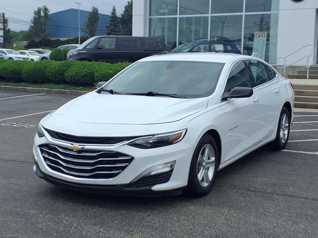 2022 Chevrolet Malibu LS photo 2