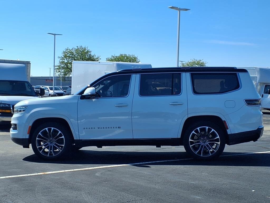 2022 Jeep Grand Wagoneer III photo 3