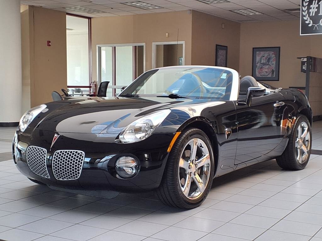 2006 Pontiac Solstice Base Convertible photo 2