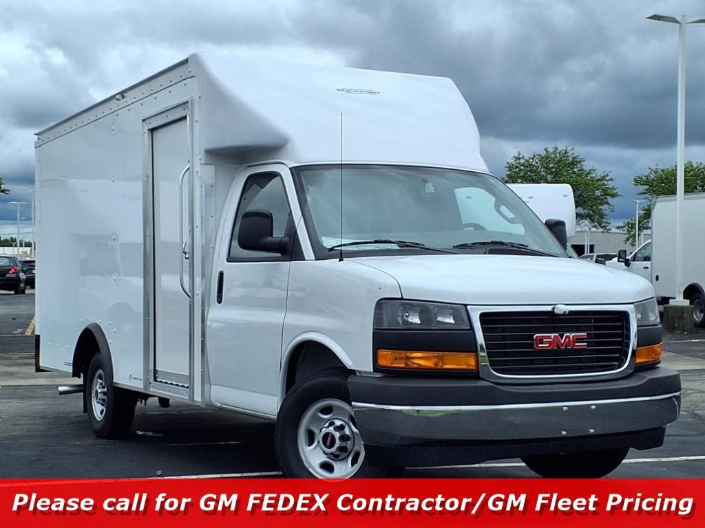 2025 GMC Savana Cutaway Work Van's photo