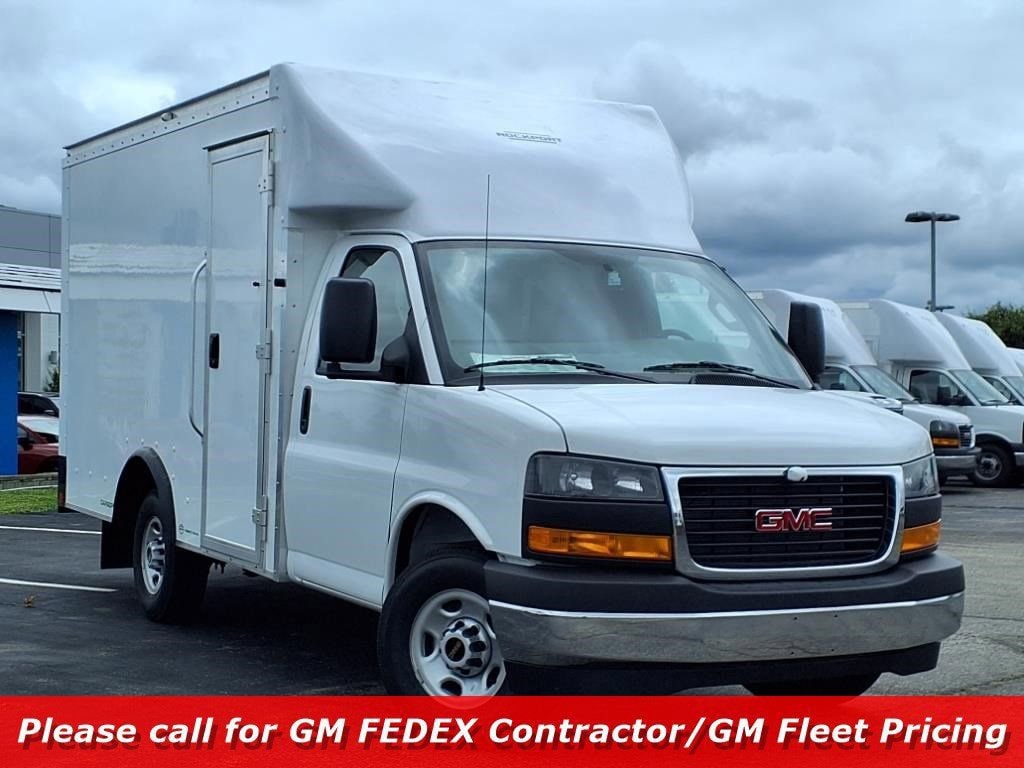 2025 GMC Savana Cutaway Work Van's photo
