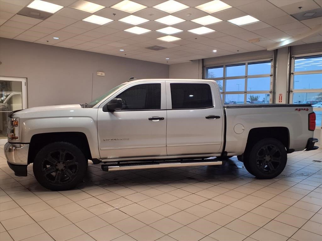 2018 Chevrolet Silverado 1500 LT photo 3