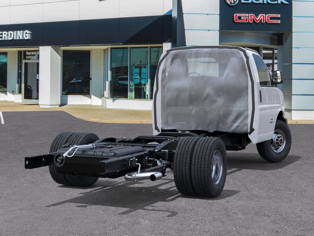 2025 Gmc Savana Cutaway photo 2