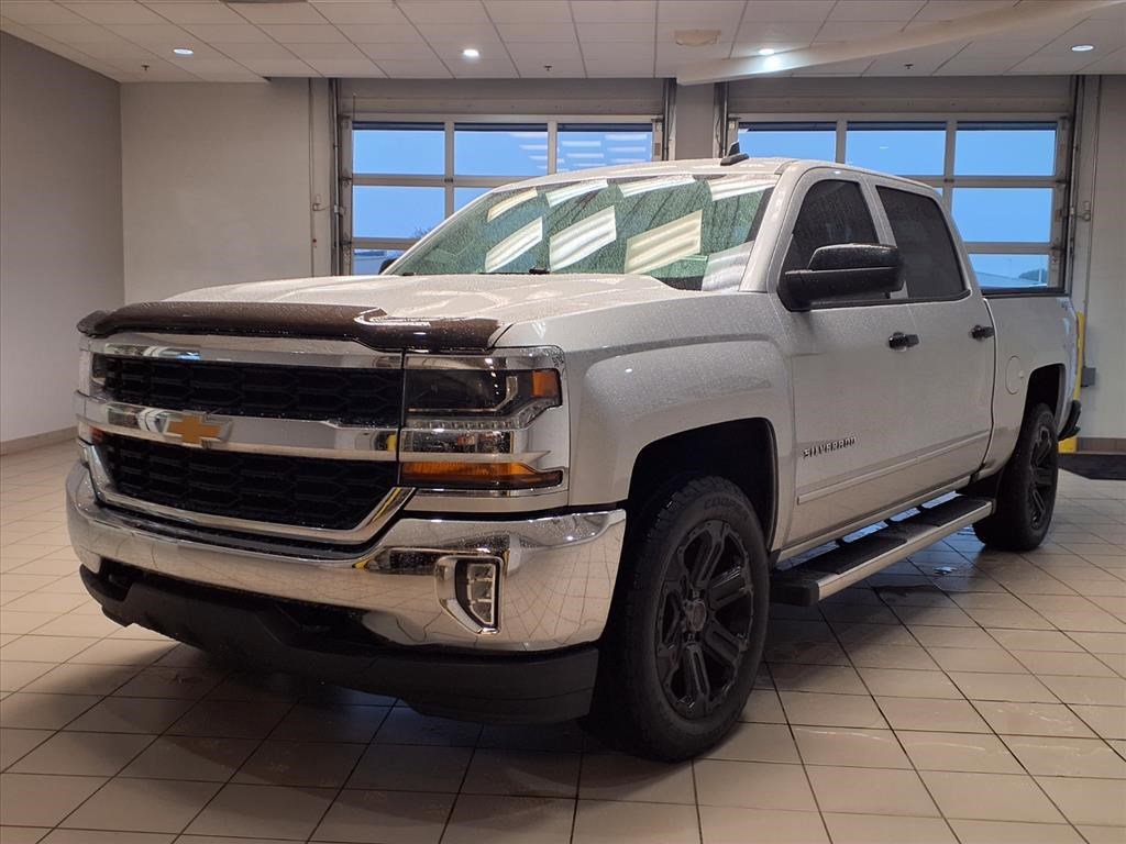 2018 Chevrolet Silverado 1500 LT photo 2