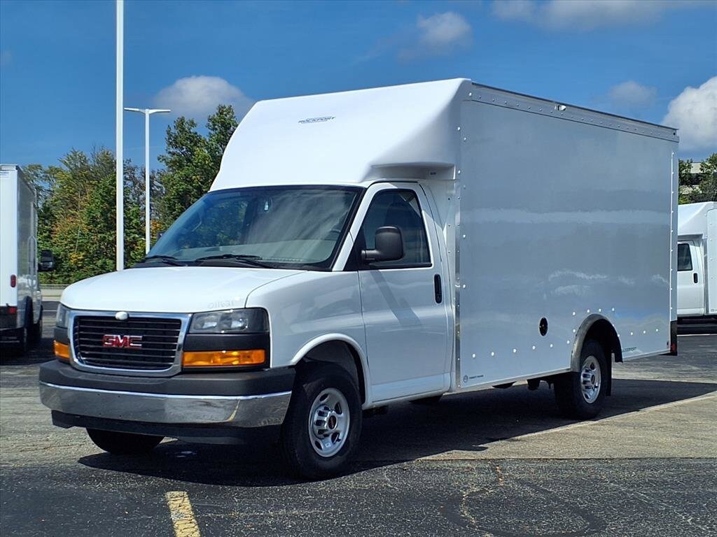 2025 Gmc Savana Cutaway 3500 photo 2