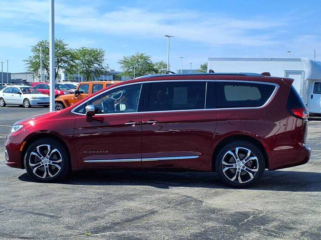 2022 Chrysler Pacifica Pinnacle photo 3