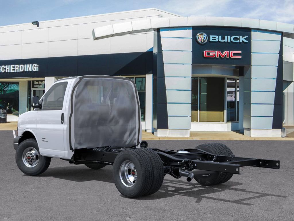 2025 Gmc Savana Cutaway 3500 photo 2