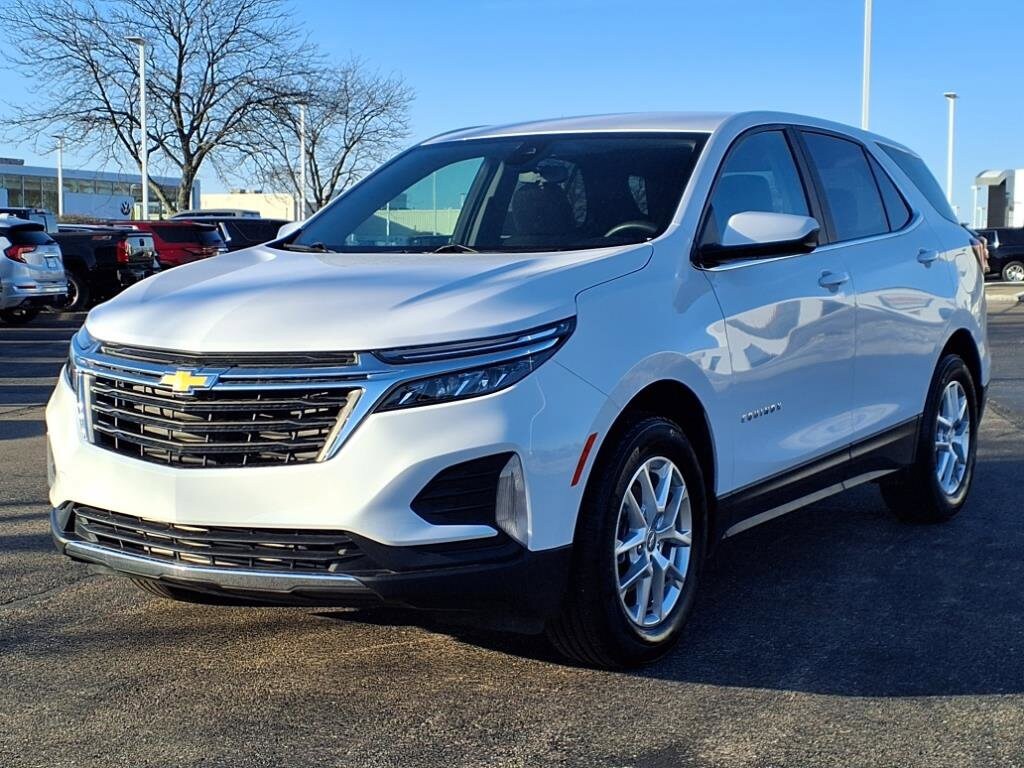 2022 Chevrolet Equinox LT photo 2