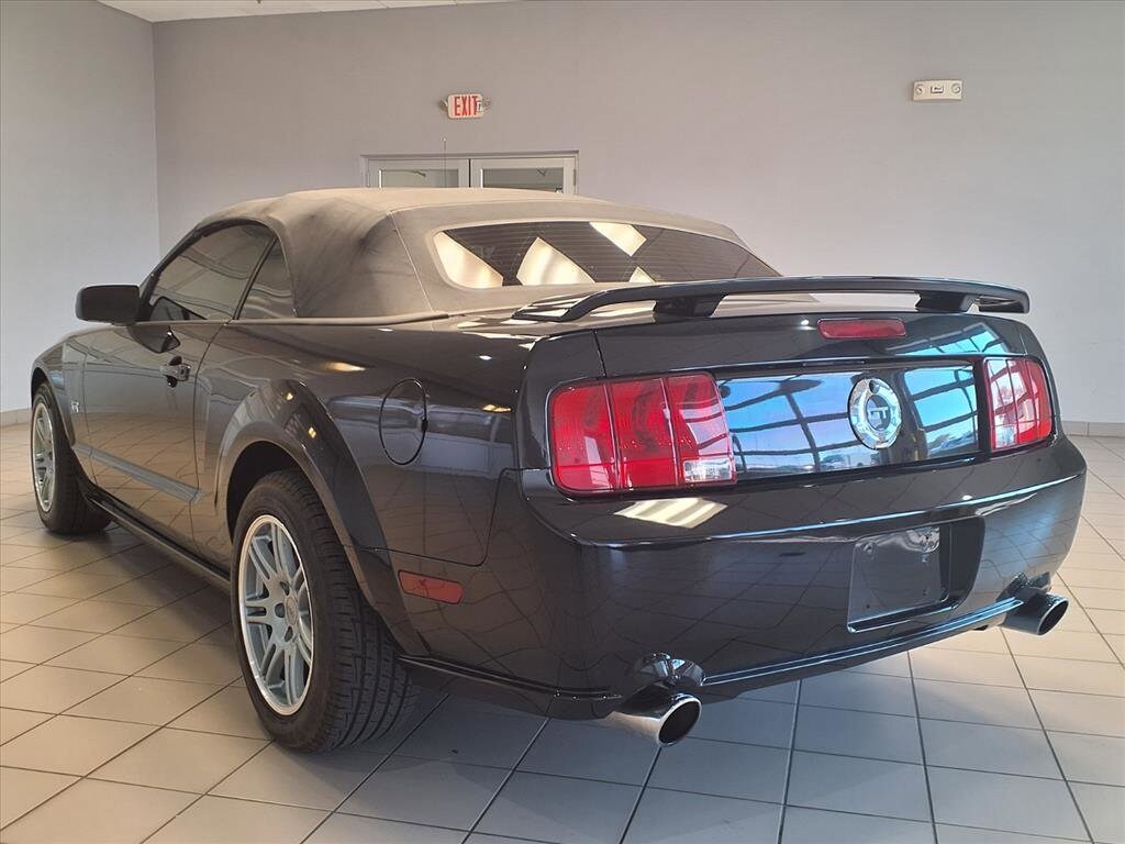 2006 Ford Mustang GT Deluxe Convertible photo 4