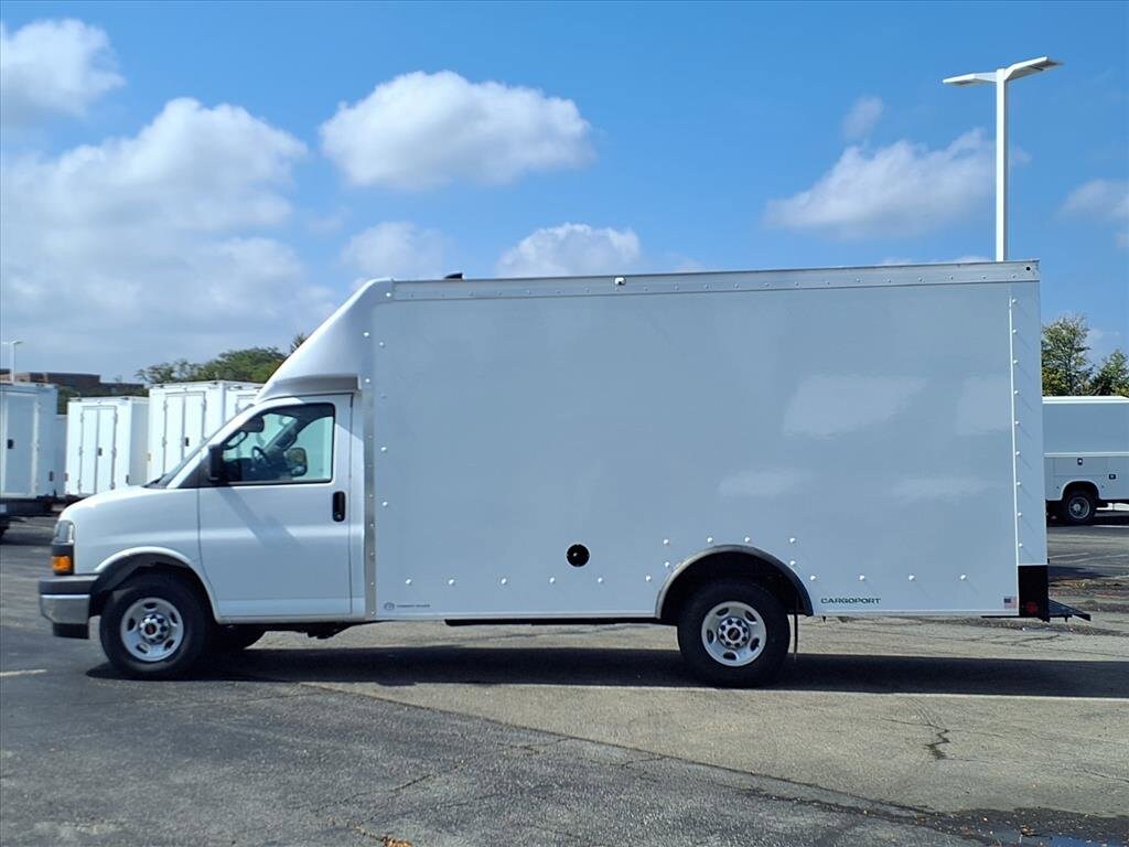 2025 Gmc Savana Cutaway 3500 photo 3