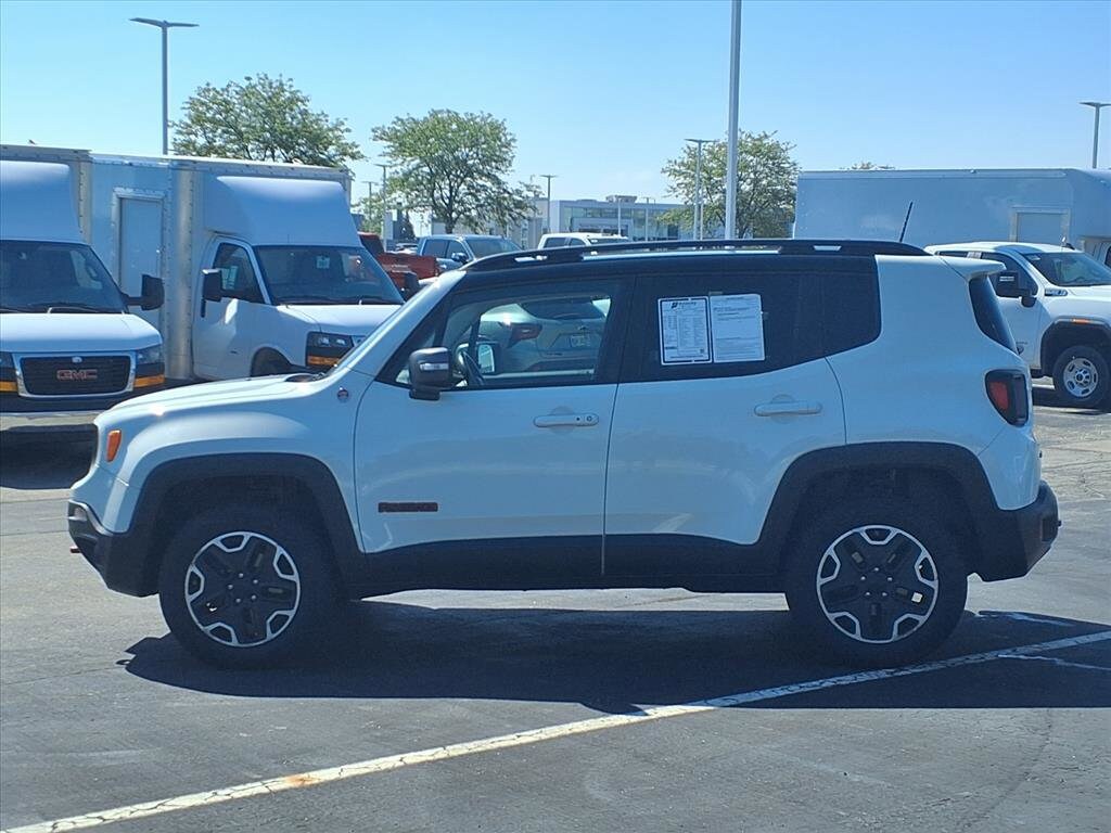 2016 Jeep Renegade Trailhawk photo 2