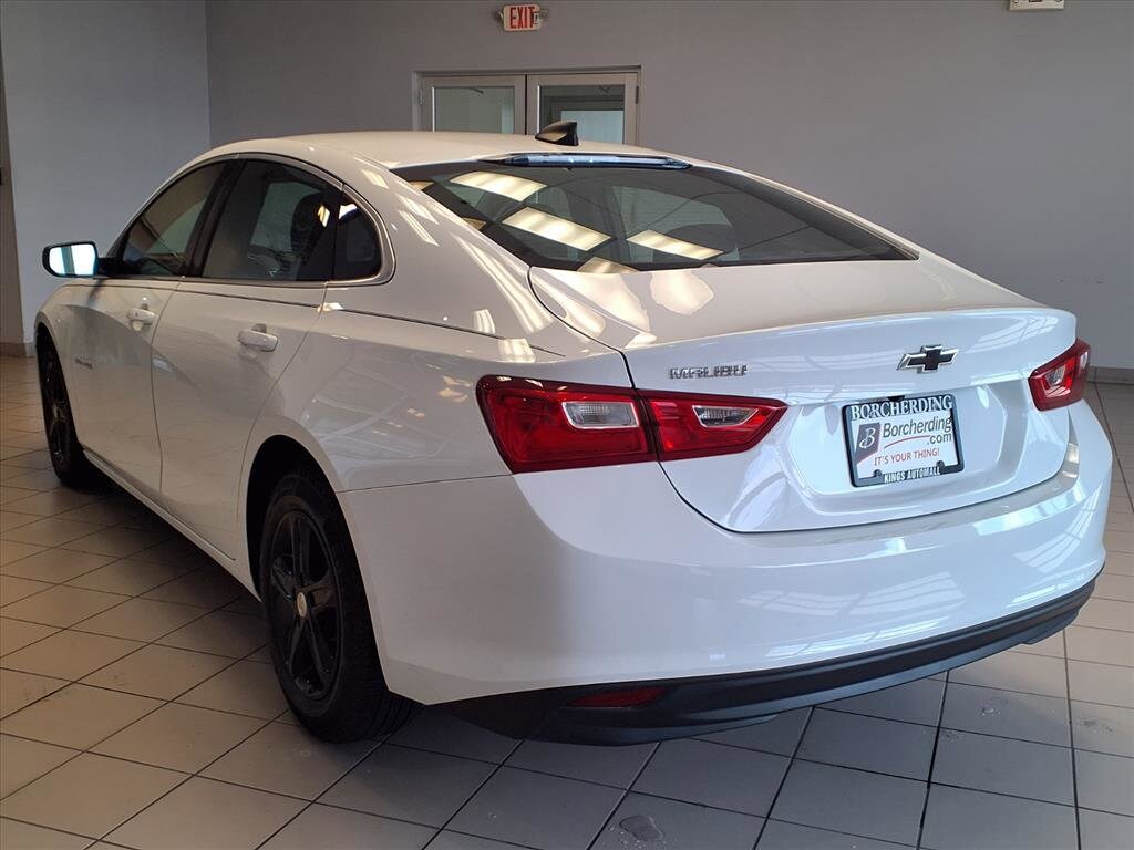 2022 Chevrolet Malibu LS photo 4