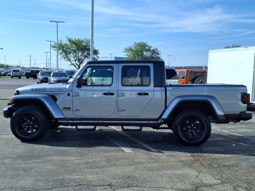 2021 Jeep Gladiator Willys Sport photo 3