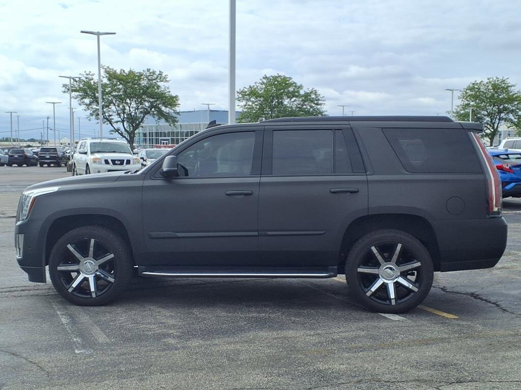 2019 Cadillac Escalade Luxury photo 3