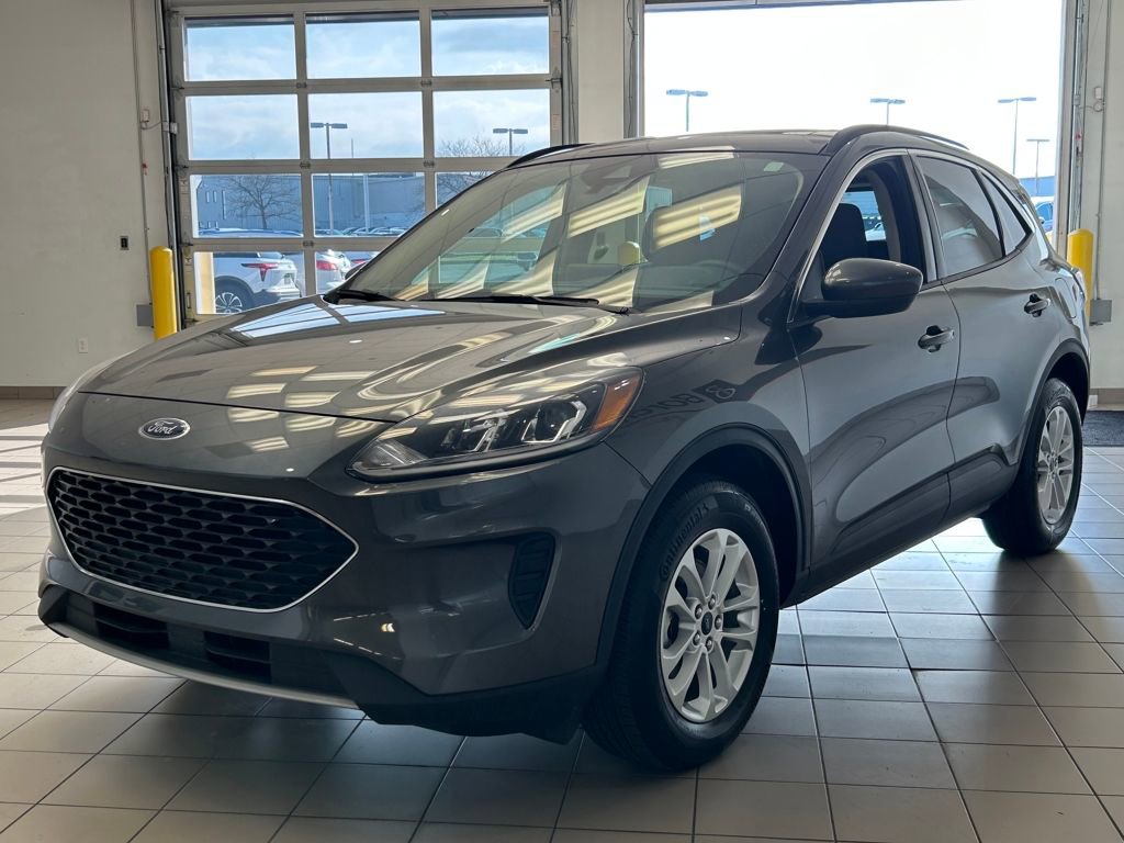 2020 Ford Escape SE photo 3