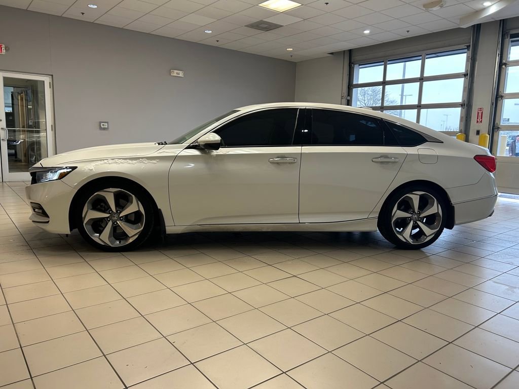 2018 Honda Accord Touring 1.5T photo 3