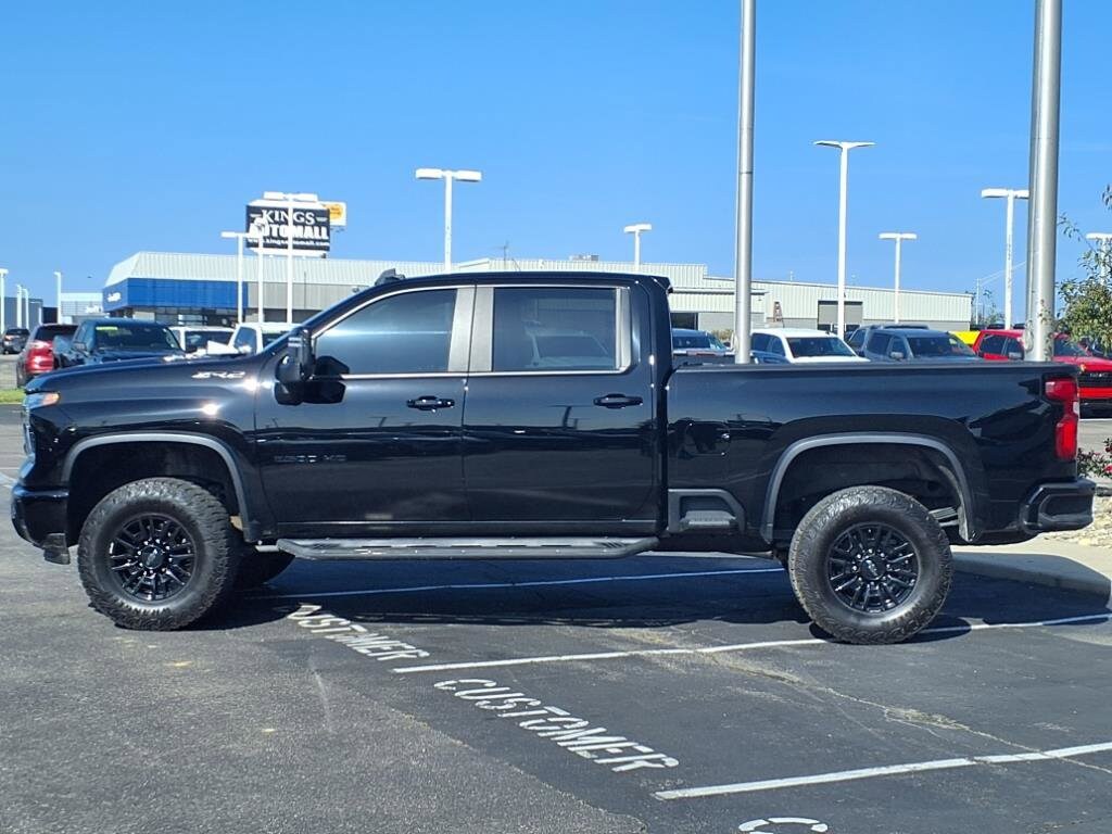 2024 Chevrolet Silverado 2500HD ZR2 photo 3
