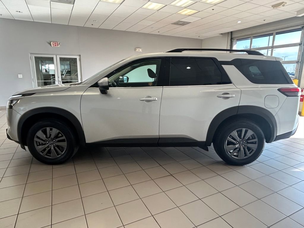 2022 Nissan Pathfinder SV photo 4