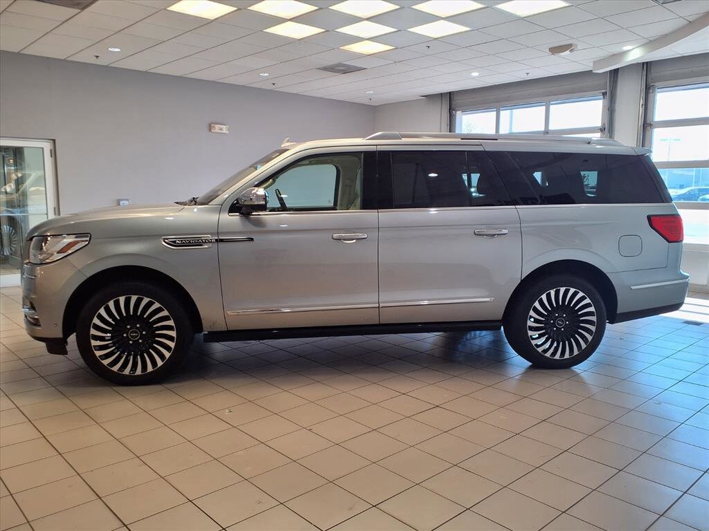 2020 Lincoln Navigator Black Label photo 3