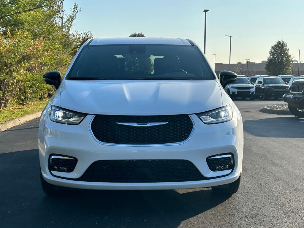 New 2026 Chrysler Pacifica Select Passenger Van