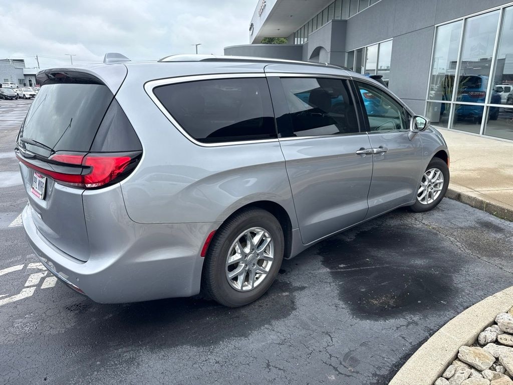 Used 2021 Chrysler Pacifica Touring L Van Passenger Van
