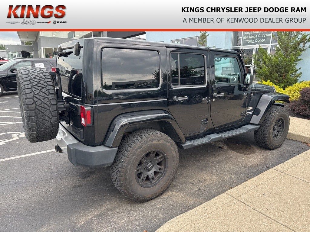 2013 Jeep Wrangler Unlimited Sahara photo 3