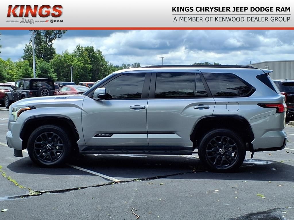 2024 Toyota Sequoia Platinum photo 3