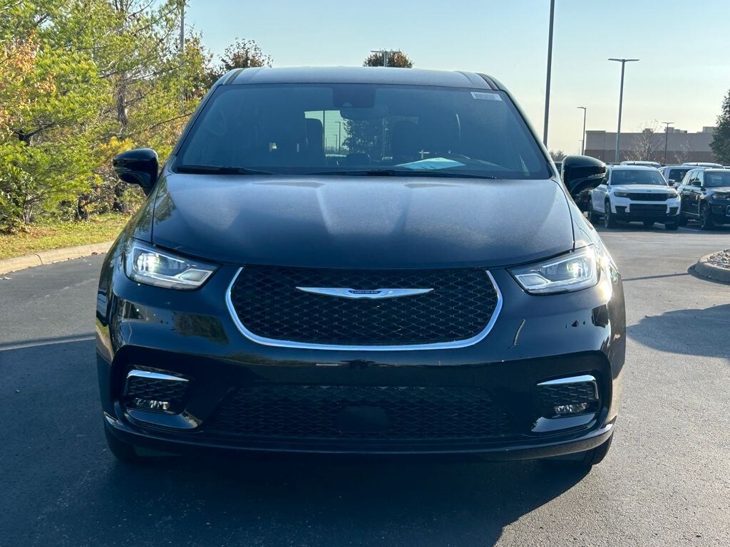 New 2026 Chrysler Pacifica Select Passenger Van