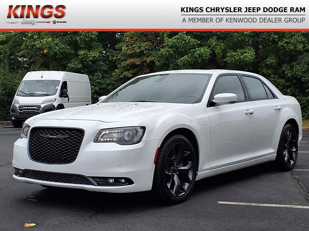 2023 Chrysler 300 S photo 2