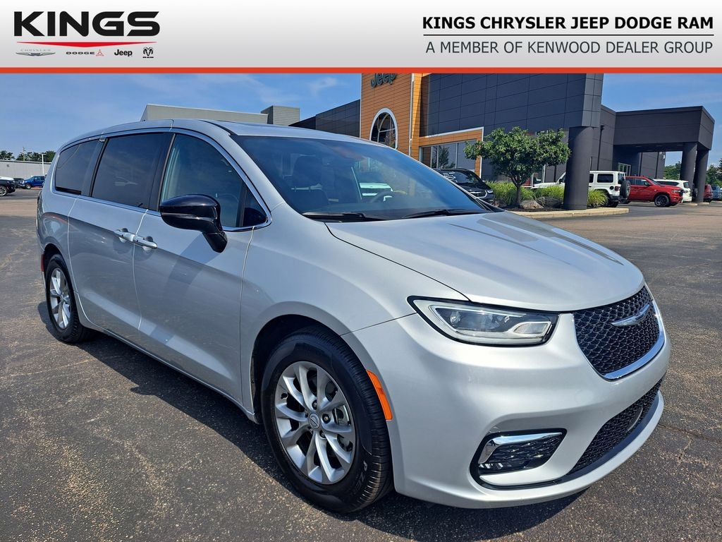 Used 2026 Chrysler Pacifica Limited Van Passenger Van