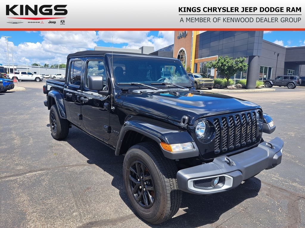 Used 2023 Jeep Gladiator Sport Truck Crew Cab