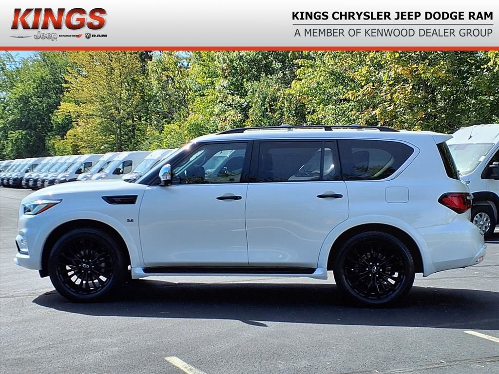 2019 Infiniti QX80 Luxe photo 3