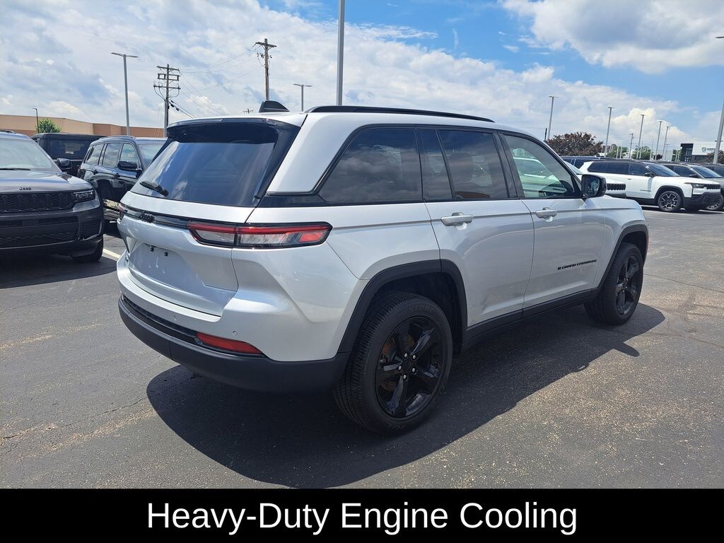 Used 2024 Jeep Grand Cherokee Laredo SUV