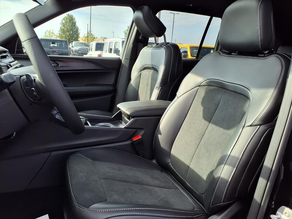 2025 Jeep Grand Cherokee Altitude - Photo 11