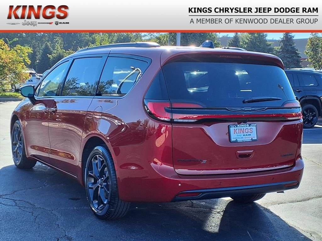 New 2026 Chrysler Pacifica Limited Passenger Van