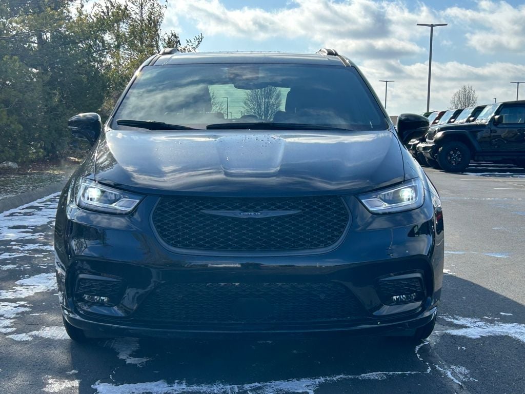 New 2025 Chrysler Pacifica Select Passenger Van
