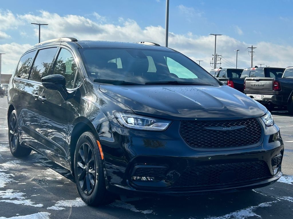 New 2025 Chrysler Pacifica Select Passenger Van