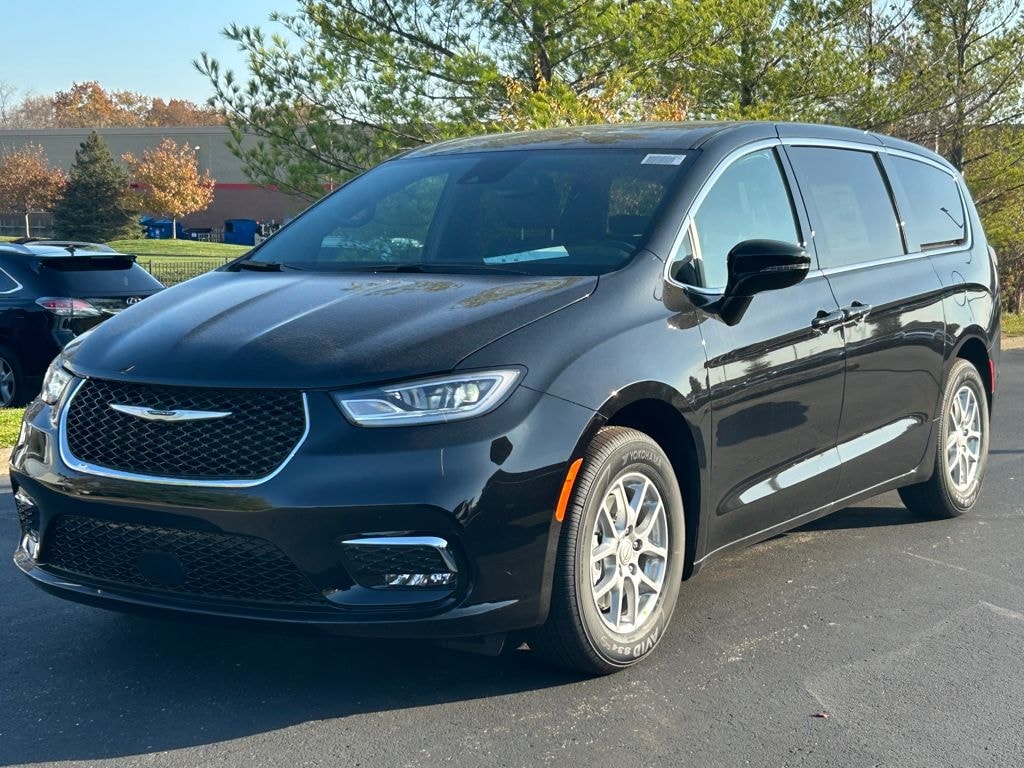 New 2026 Chrysler Pacifica Select Passenger Van