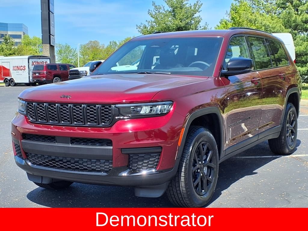 2025 Jeep Grand Cherokee Altitude X photo 2