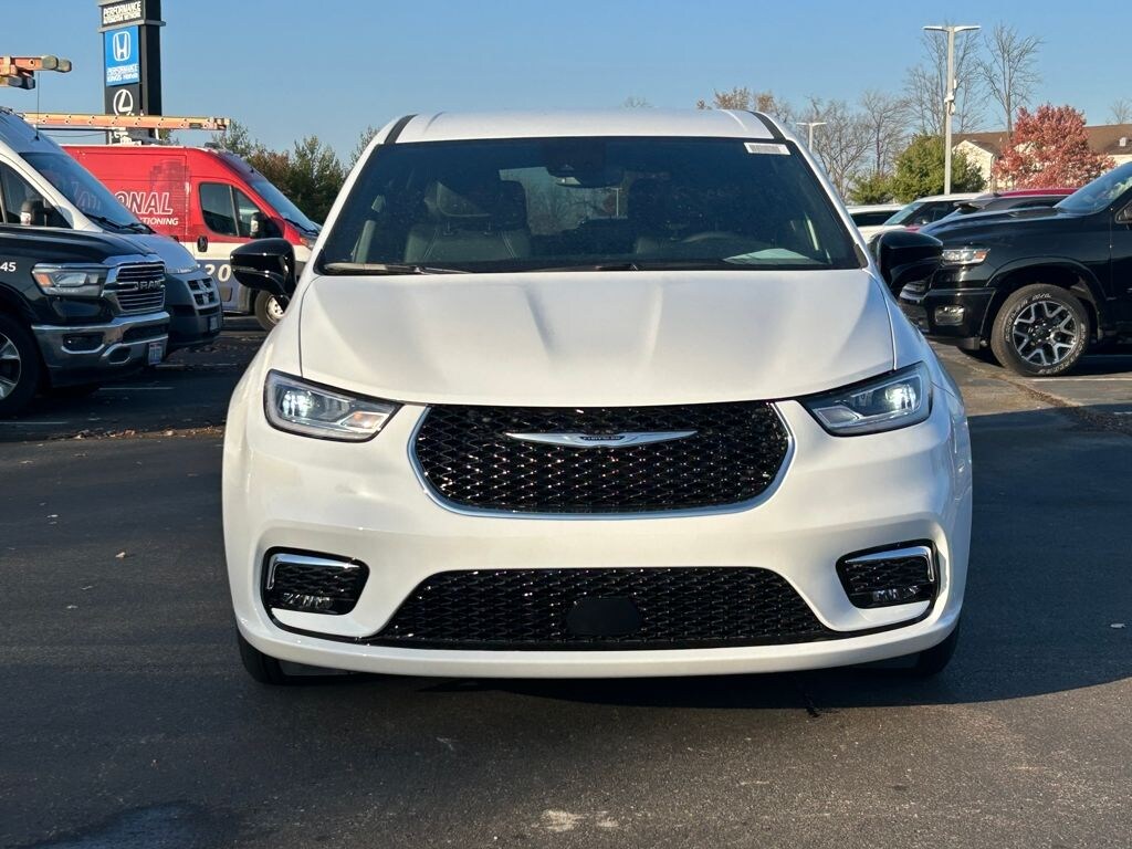 New 2026 Chrysler Pacifica Select Passenger Van
