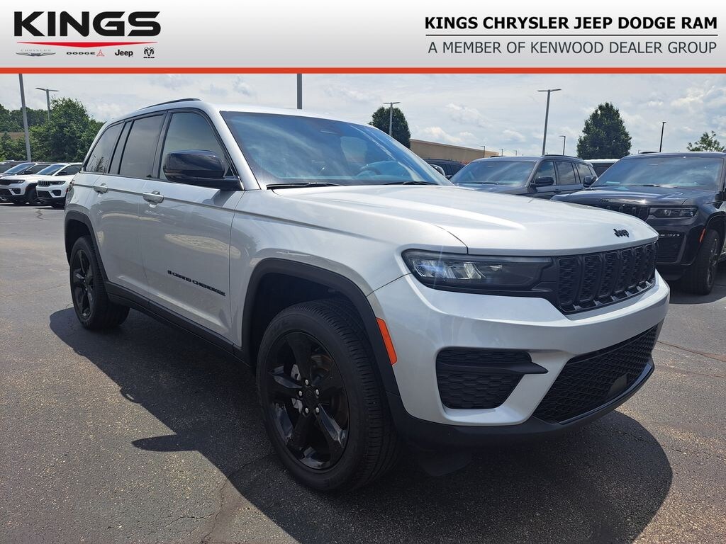 Used 2024 Jeep Grand Cherokee Laredo SUV