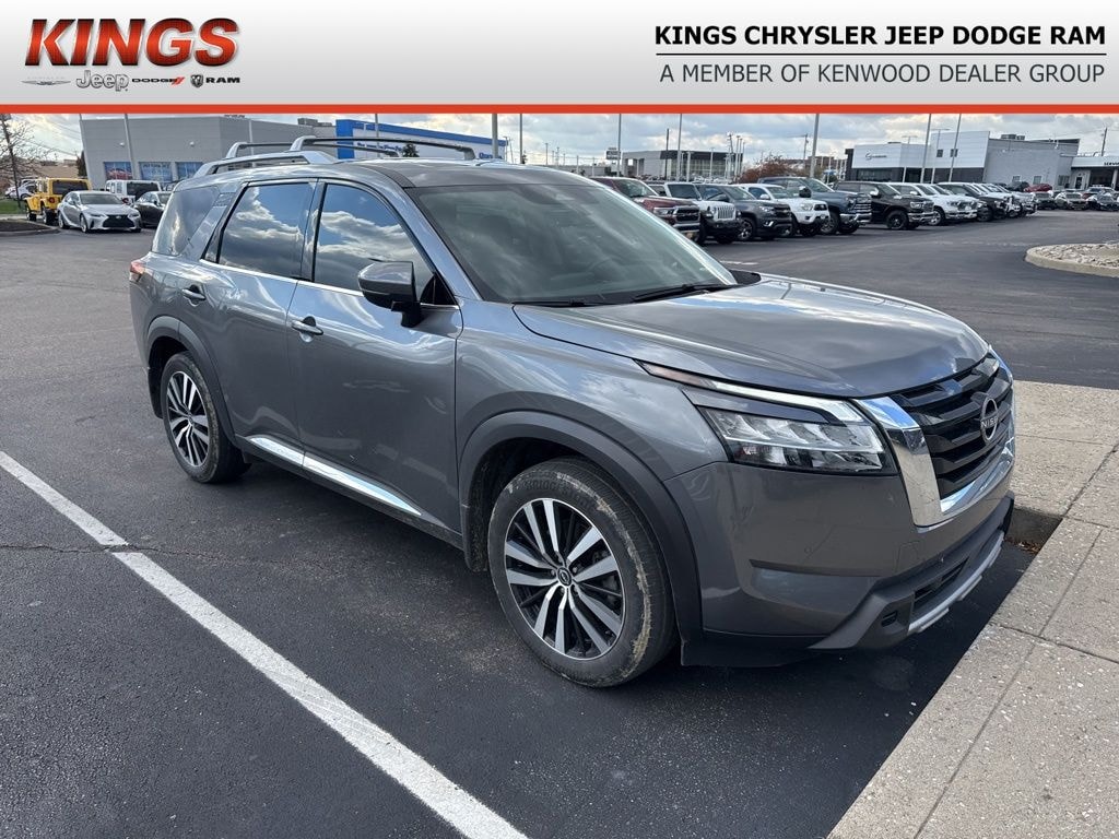 Used 2024 Nissan Pathfinder Platinum SUV