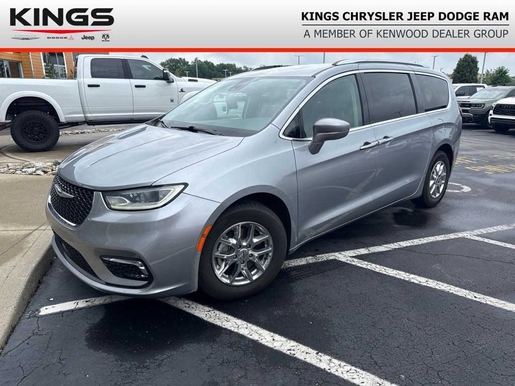 Used 2021 Chrysler Pacifica Touring L Van Passenger Van