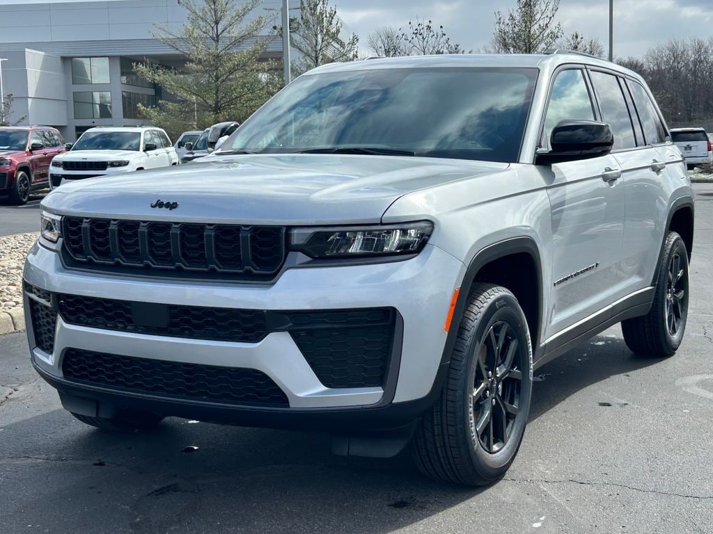 New 2026 Jeep Grand Cherokee Laredo Sport Utility