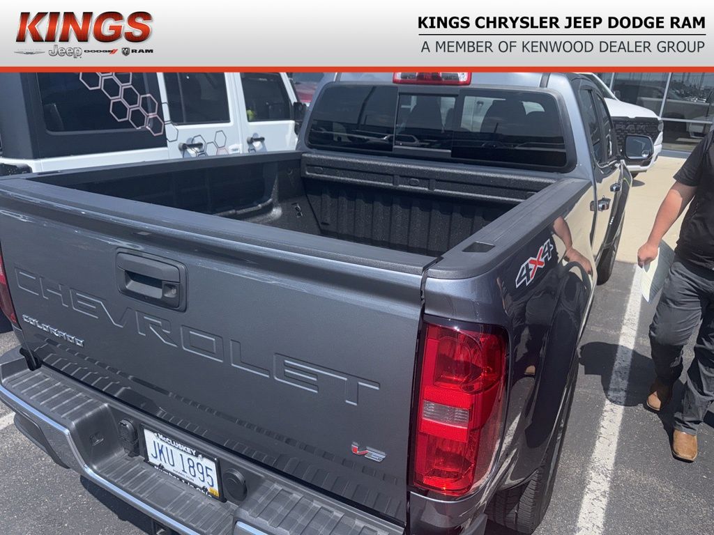 2022 Chevrolet Colorado LT photo 2