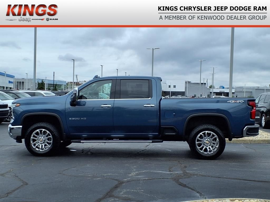 2025 Chevrolet Silverado 2500HD LTZ photo 3