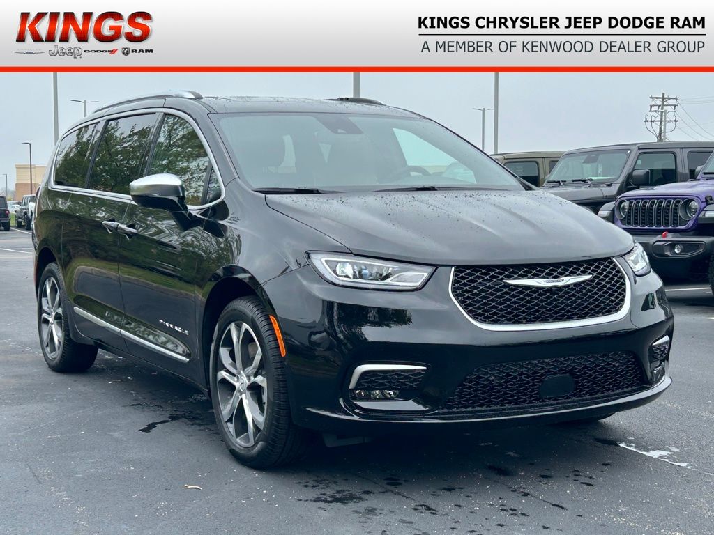 2026 Chrysler Pacifica Pinnacle's photo