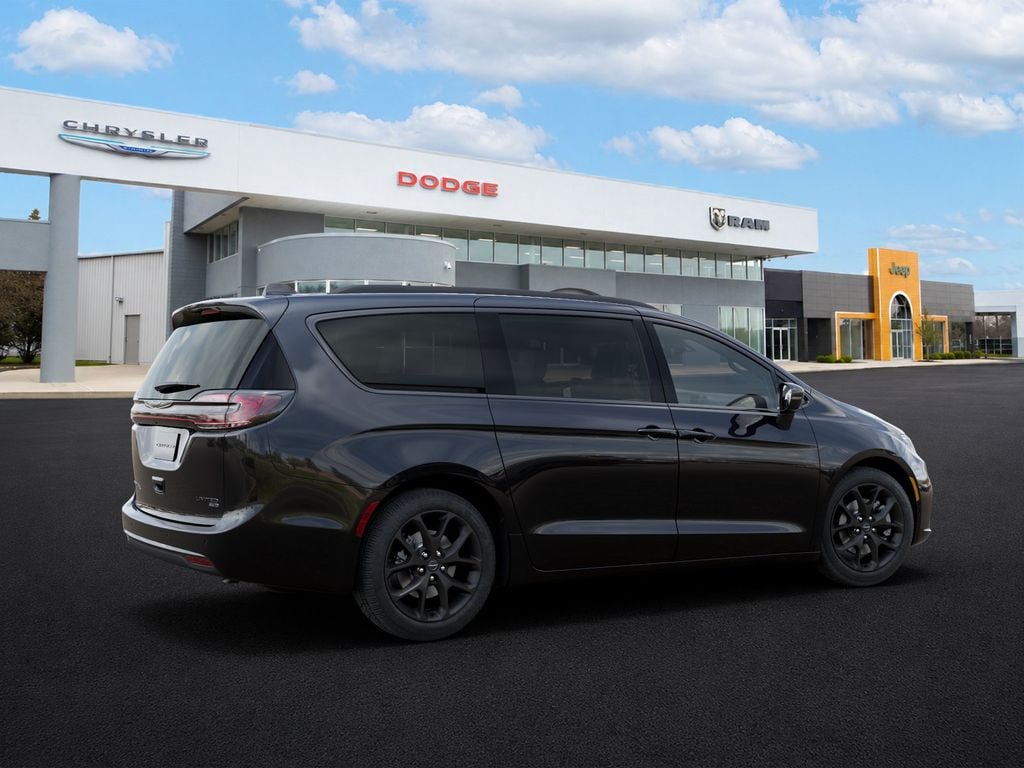 New 2026 Chrysler Pacifica Limited Passenger Van