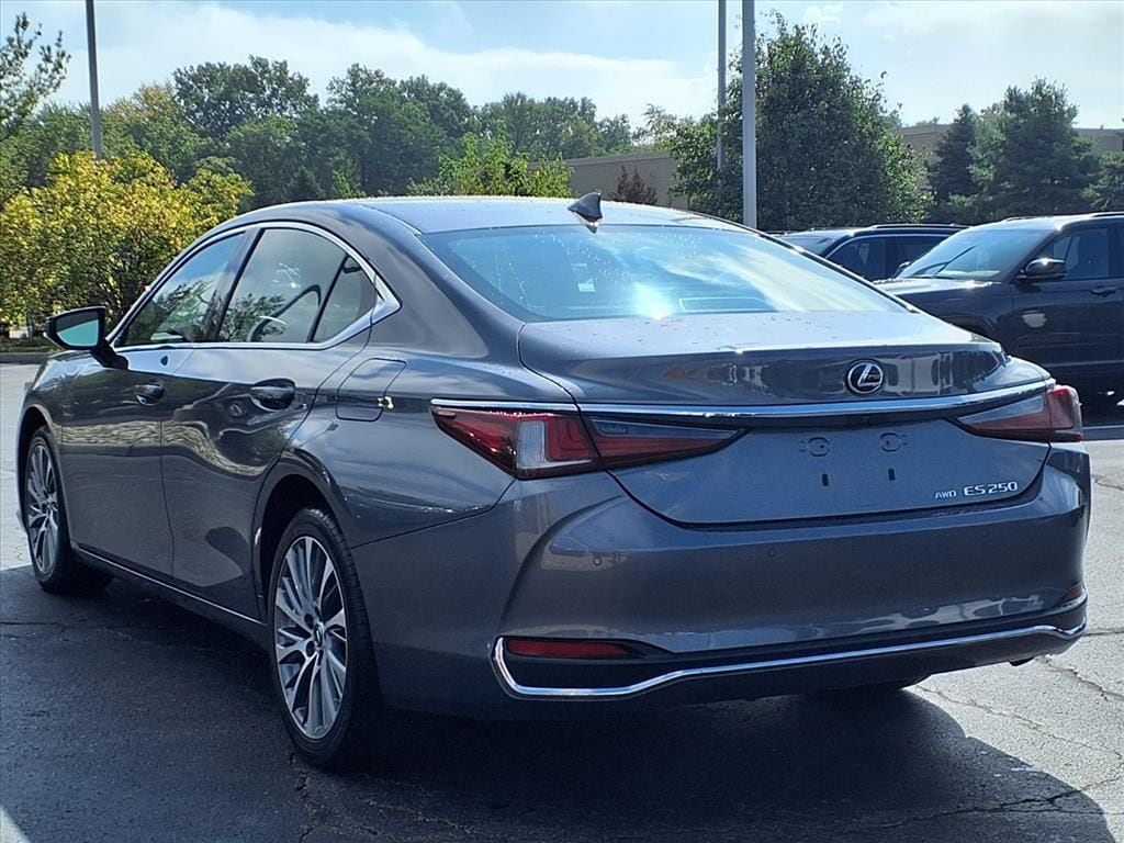Used 2021 Lexus ES 250 Sedan