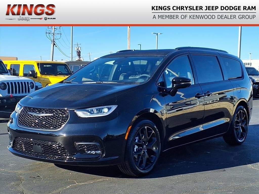 New 2026 Chrysler Pacifica Limited Passenger Van